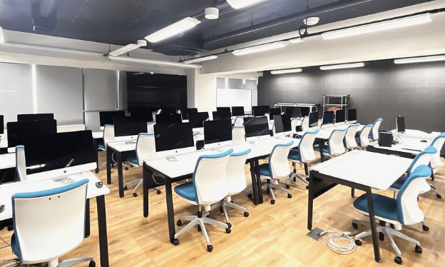 Mac教室。最先端の環境で学ぶことができます