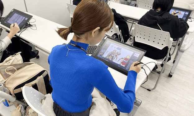 液晶タブレットでゲームキャラクターデザインを作成