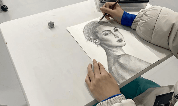 絵の基礎であるデッサンにも力を入れています